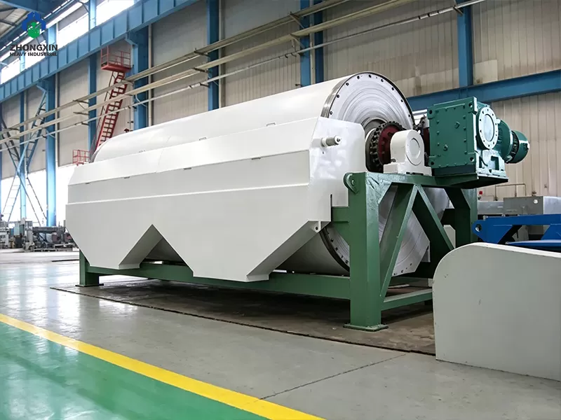 Heavy-duty wet magnetic drum separator with rubber lining for wear resistance