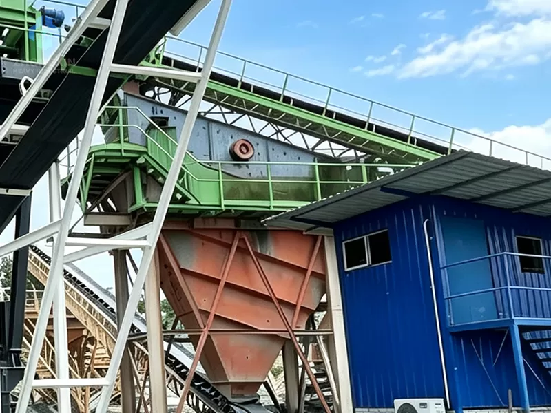 200 TPH crawler mobile impact crushing plant processing limestone at a Russian quarry site