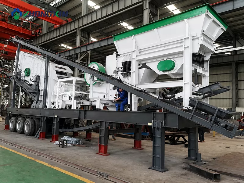 Fully assembled tire-type mobile crushing and screening plant ready for testing in the factory yard