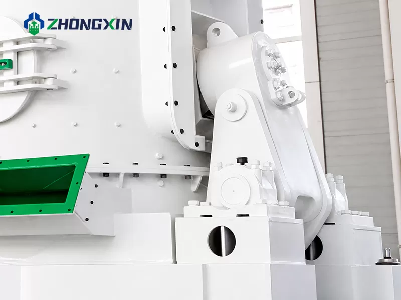 Grinding roller swing arm assembly and maintenance door of LM series vertical roller mill