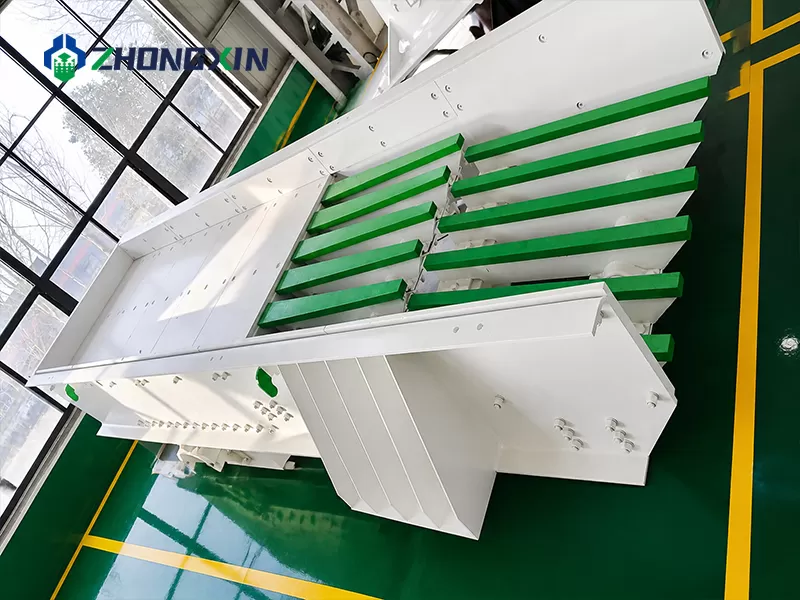 Vibrating grizzly feeder installed in mining production line for continuous raw material feeding