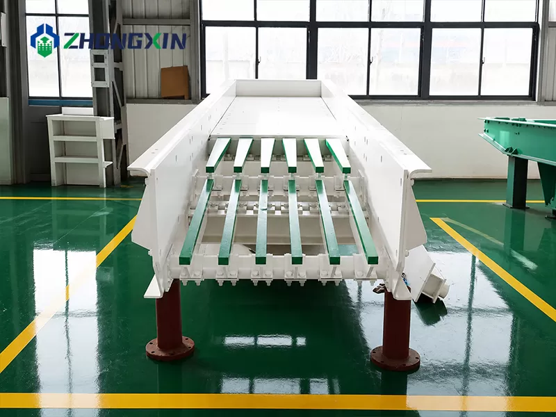 Heavy-duty vibrating feeder for jaw crusher feeding limestone into primary crushing equipment